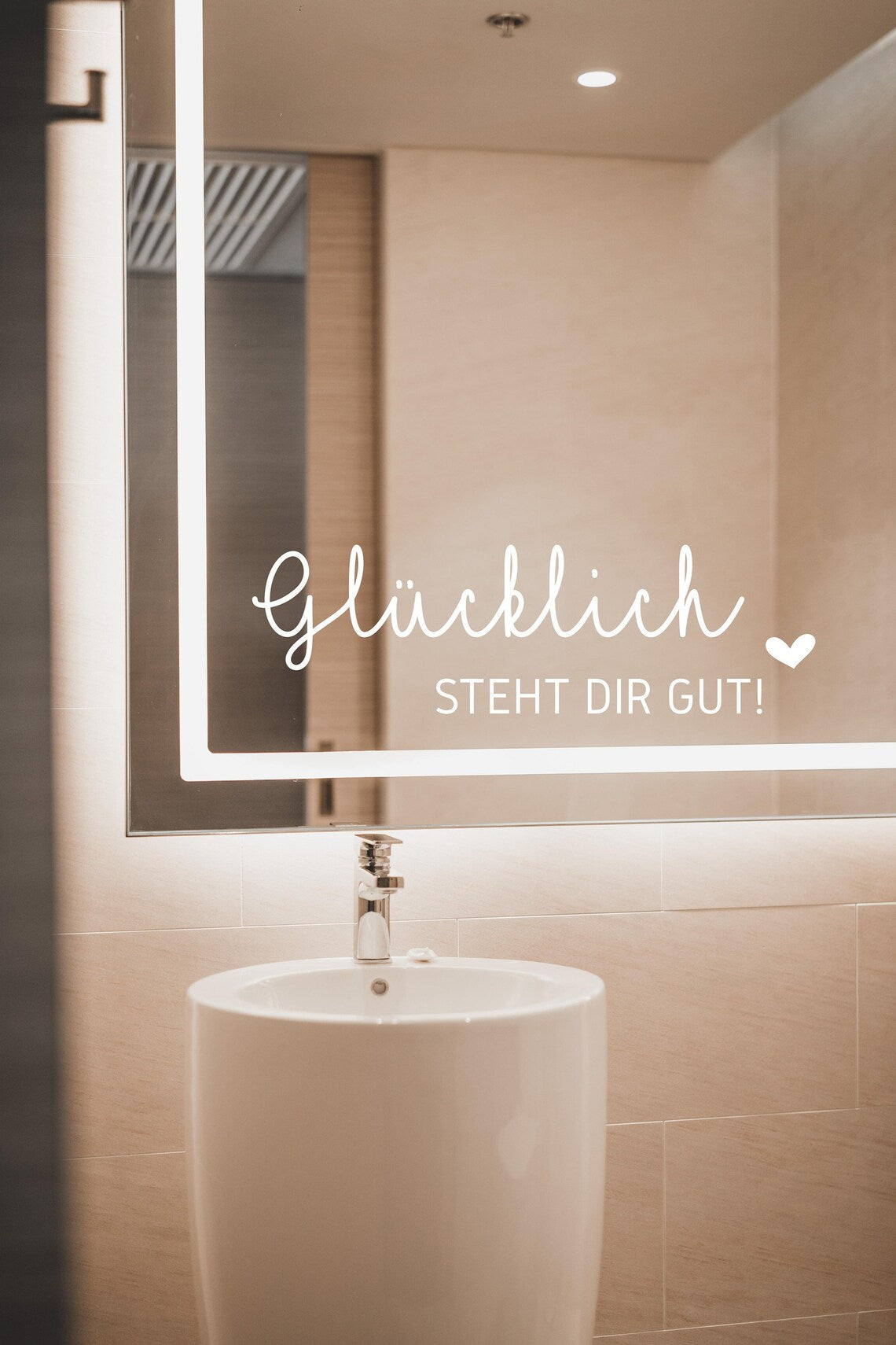Spruch Aufkleber für Spiegel Wand Badezimmer "Glücklich steht dir gut" verschiedene Farben und Größen